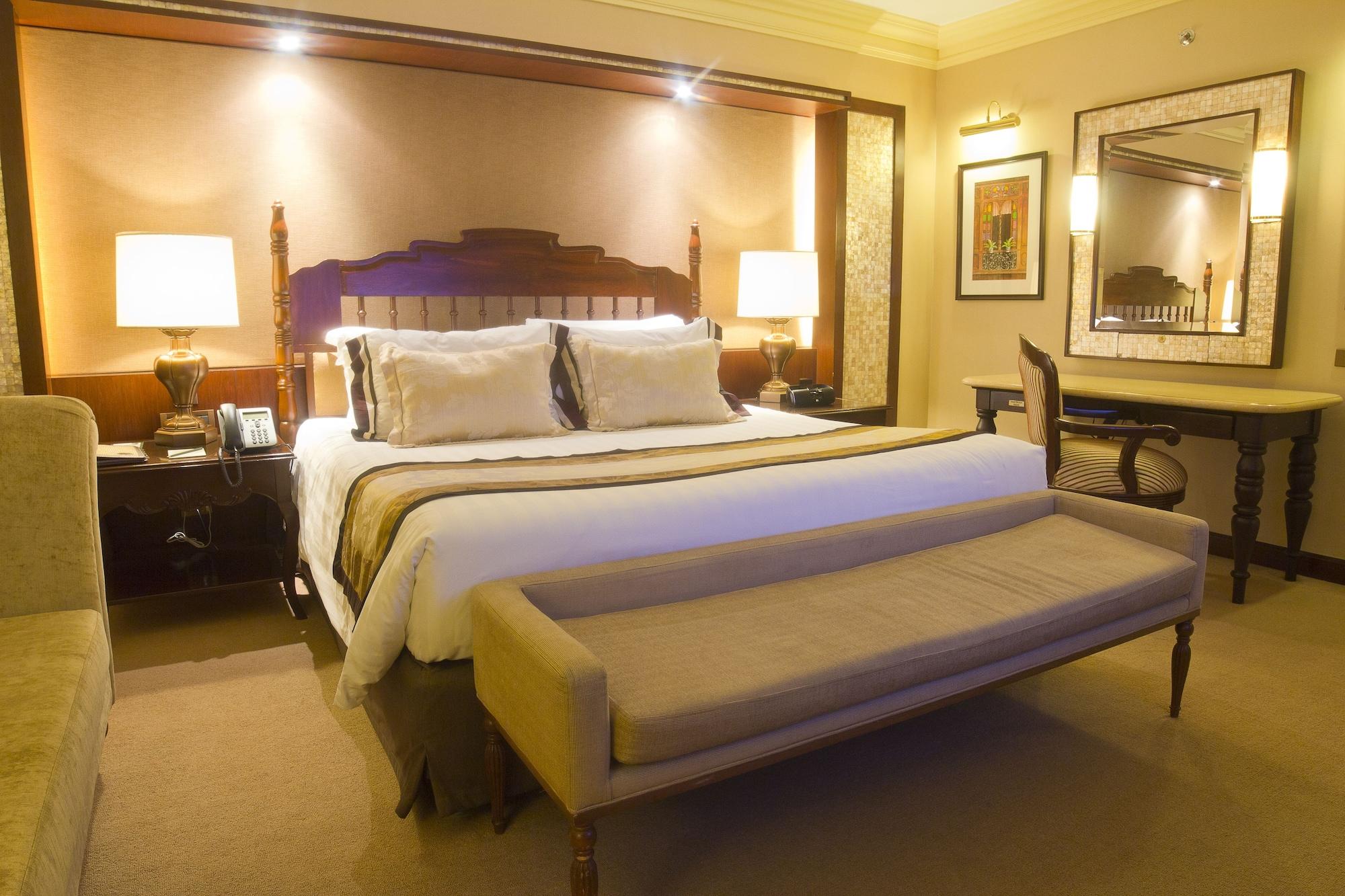 The Manila Hotel Exterior foto A bedroom at the Taj Mahal Palace