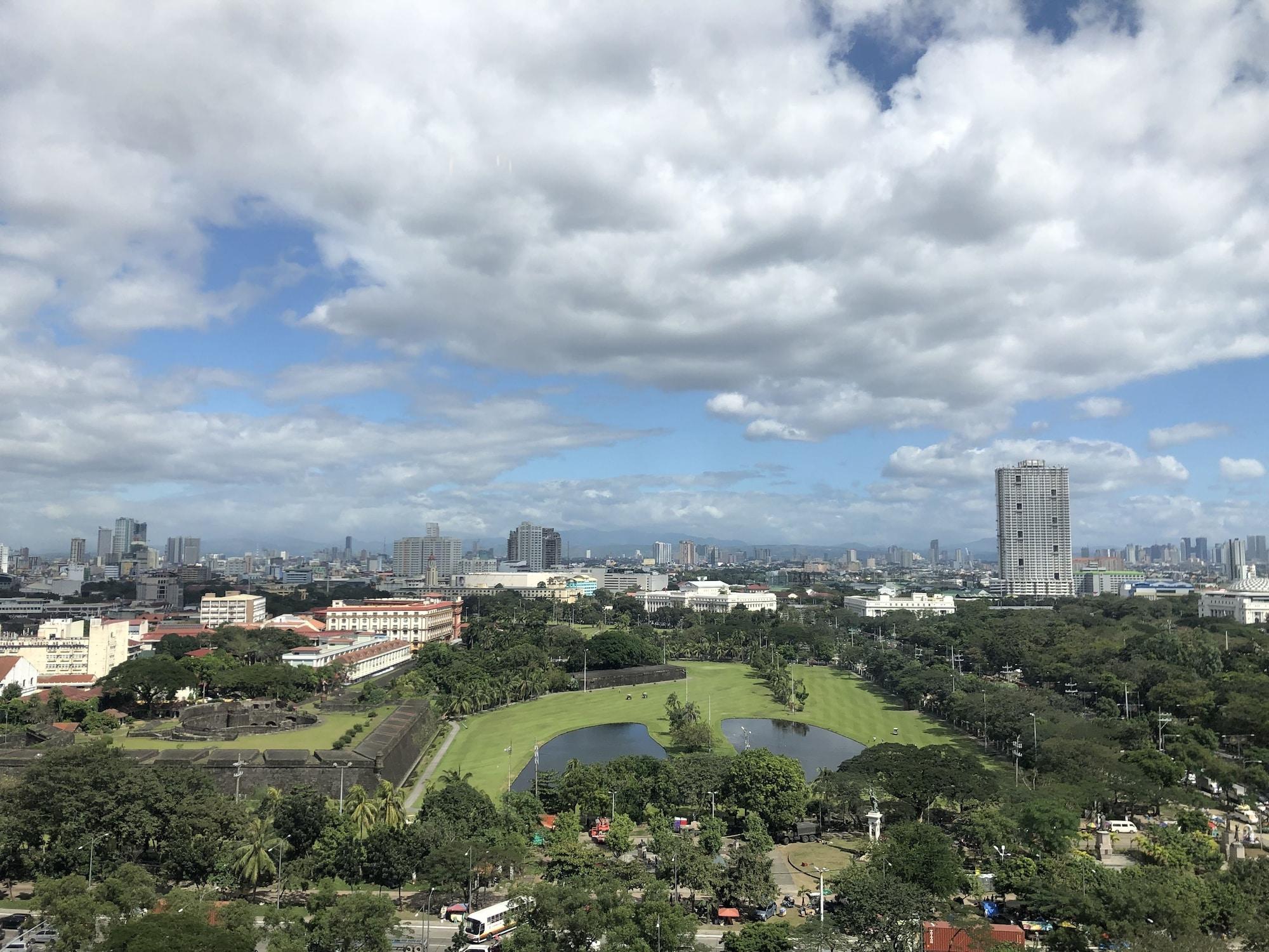 The Manila Hotel Exterior foto View of the park from the observation tower