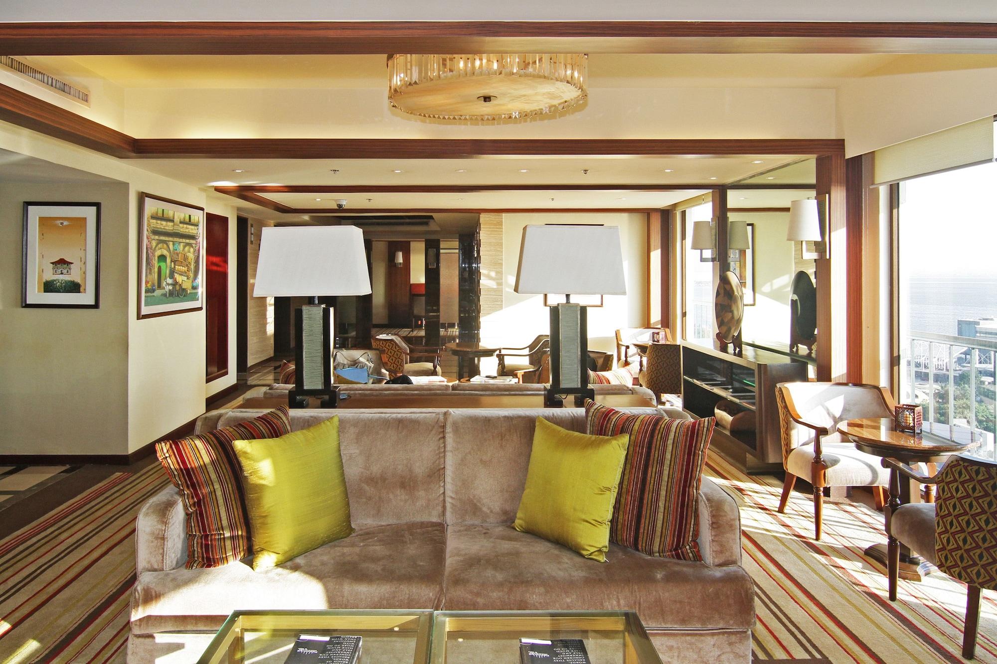 The Manila Hotel Exterior foto The Club lounge at Hong Kong International Airport