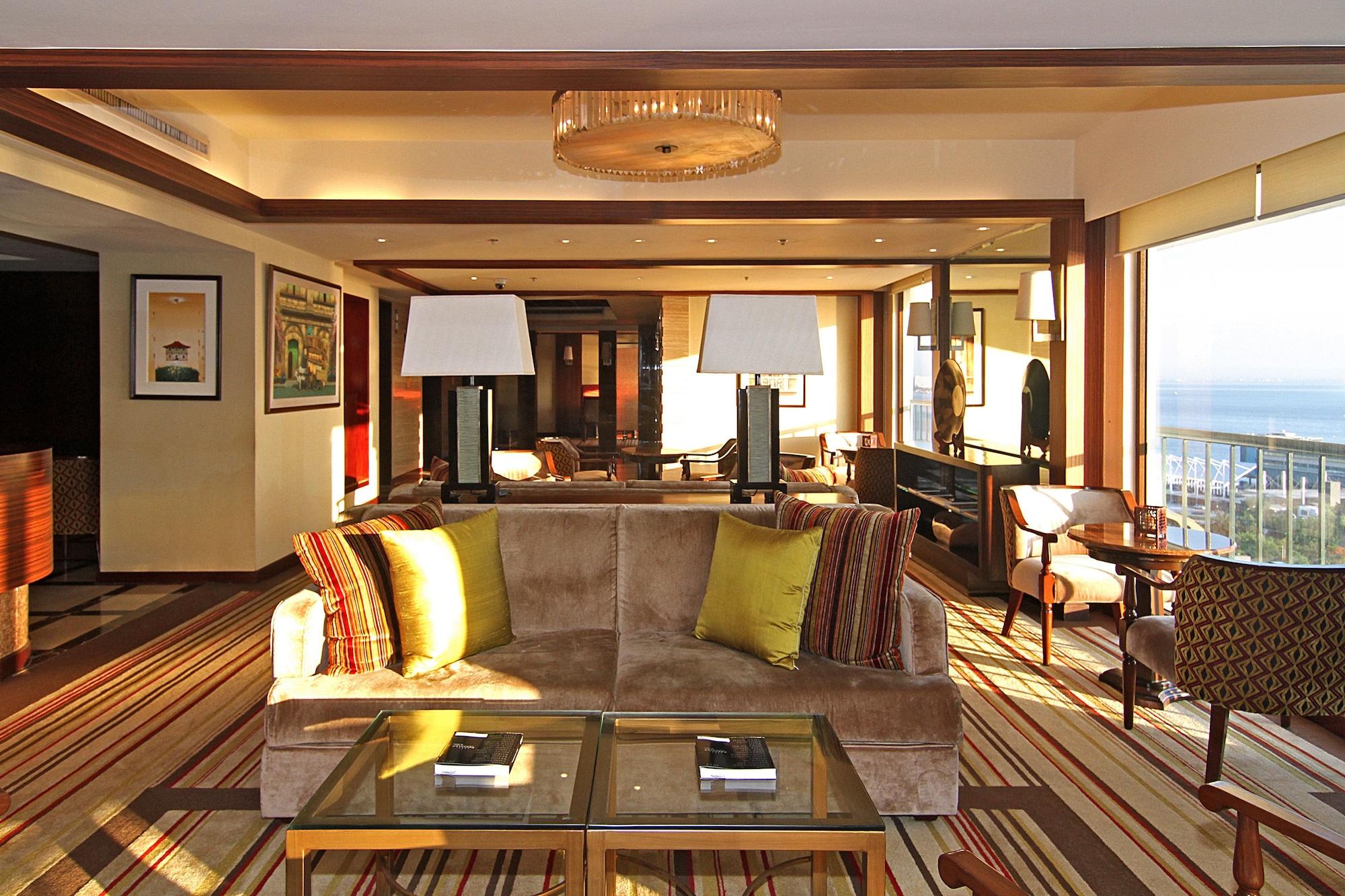 The Manila Hotel Exterior foto The interior of a suite on the Regent Seven Seas Mariner
