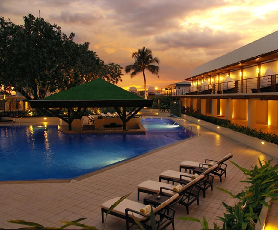 The Manila Hotel Exterior foto The pool at the Taj Bengal