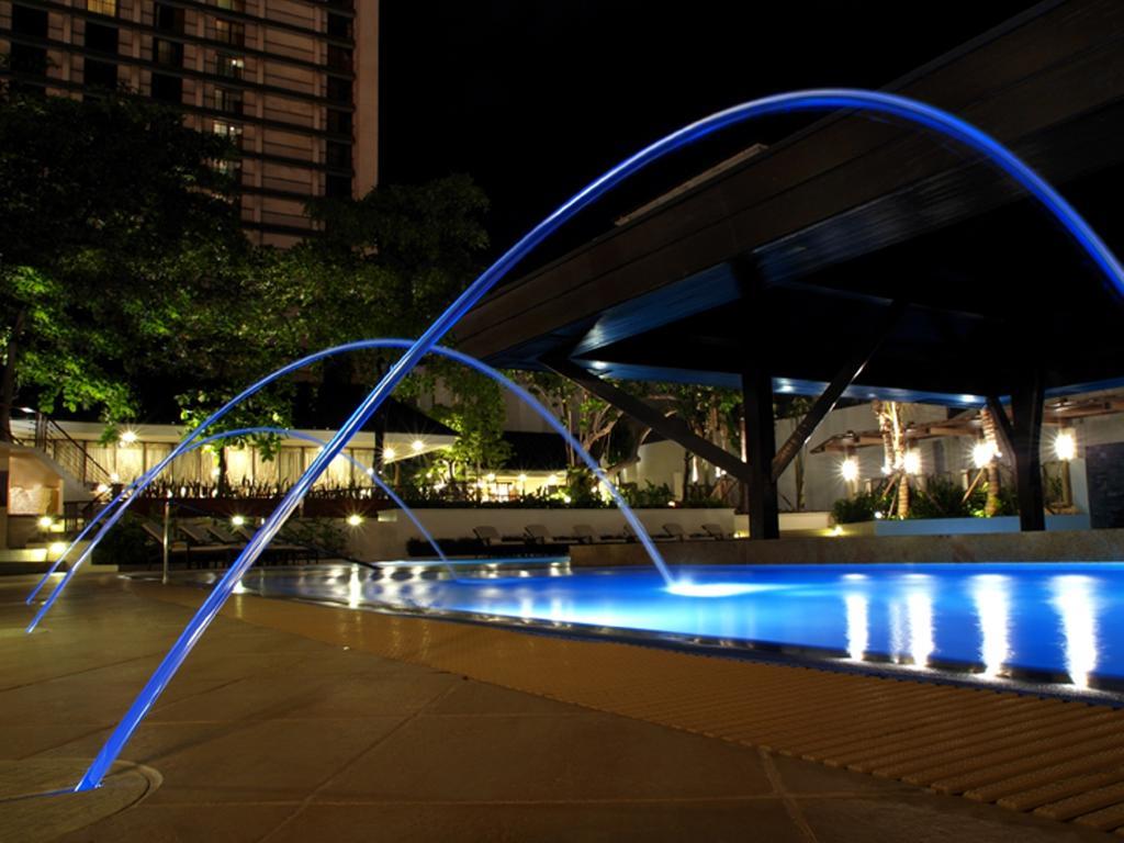The Manila Hotel Exterior foto Fountain at the pool
